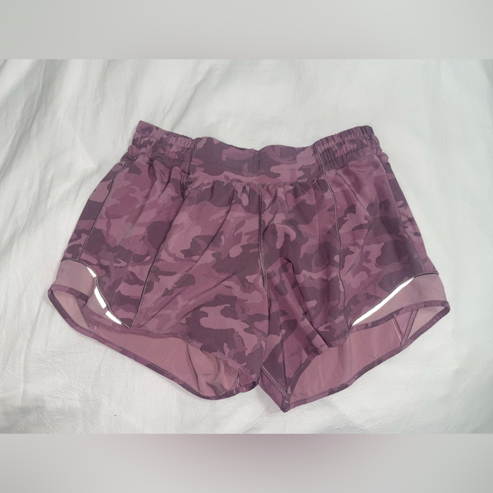 Lululemon Hotty Hot Low Rise 4” Shorts - size 8 - camo lavender/purple